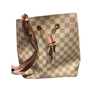 Louis Vuitton neonoe rose purse